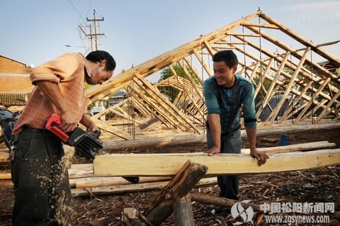 山村老屋变别墅 木桁架子俏销路(图)