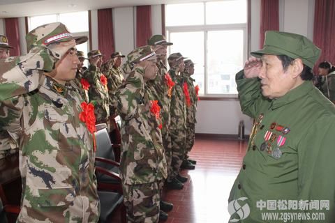 老兵送新兵(图)