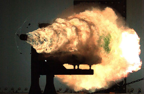 美军新型电磁炮射程达到200公里 速度为音速5倍